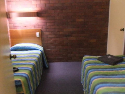 Golden West Motor Inn - New Castle Holiday 1