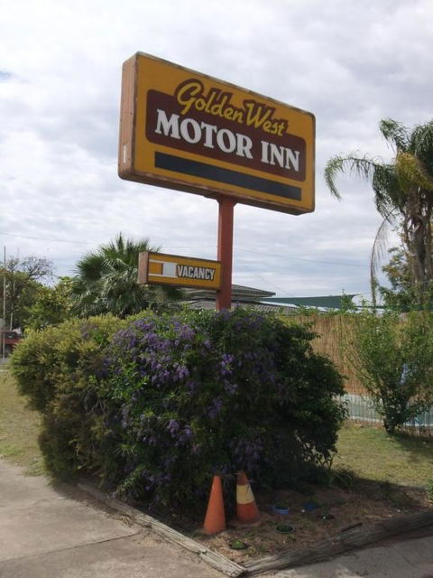 Golden West Motor Inn - New Castle Holiday 3