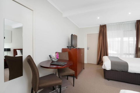 New Crossing Place Motel & Apartments - New Castle Holiday 3