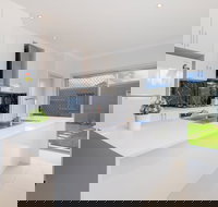 Auspan Guest House - New Castle Holiday