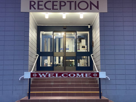 Snow Season Motor Inn - New Castle Holiday 1