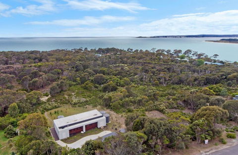 Tamar Solar Home - New Castle Holiday 5
