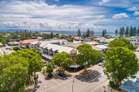 Byron Bay Hotel & Apartments - New Castle Holiday 2