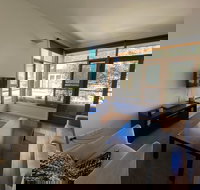 Triggerplant 1 - New Castle Holiday