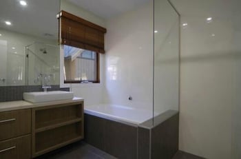 Heavenly - New Castle Holiday 5