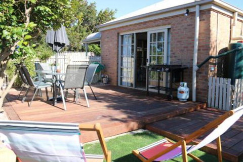 Stylish 2 Bedroom Unit - New Castle Holiday 4