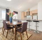 Blue Rosella on Piper - New Castle Holiday