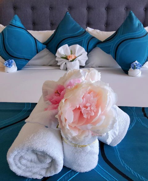 Cairns Luxury Seafront Apartment - New Castle Holiday 4