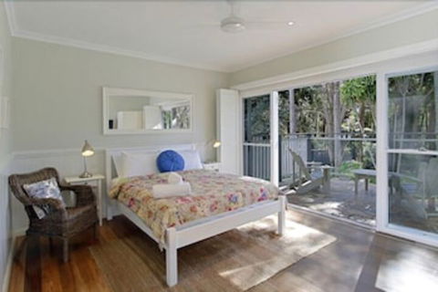 Away On Belongil Fields - New Castle Holiday 6