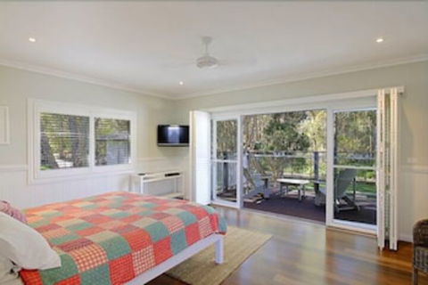 Away On Belongil Fields - New Castle Holiday 4