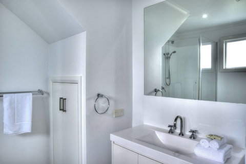 The Blue House - New Castle Holiday 6