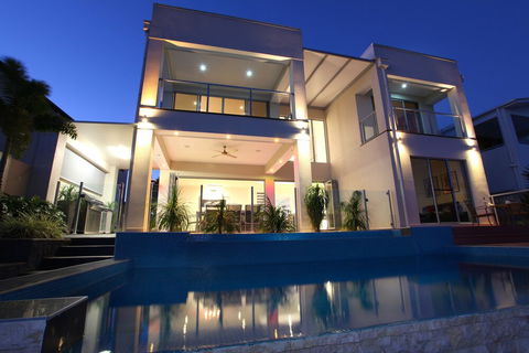 Infinity Quays - New Castle Holiday 1