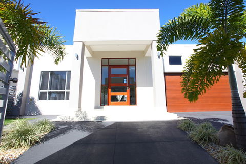 Infinity Quays - New Castle Holiday 0