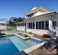 Away on Seaview Street - New Castle Holiday