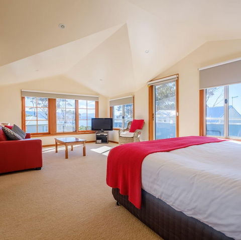 Cod Rock Point - New Castle Holiday 0