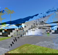 Mermaid Island Beach House - New Castle Holiday