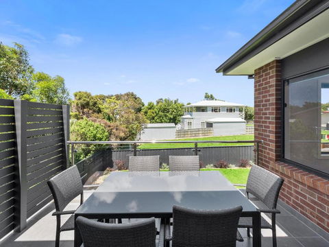 Beach Gum - New Castle Holiday 2