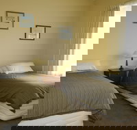 Logans Beach House  Apartments - New Castle Holiday