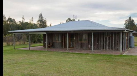 Lovedale Red Gum Cottage - New Castle Holiday 1