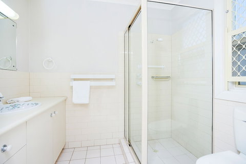 Salt - - New Castle Holiday 4