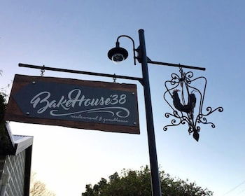 Bakehouse '38 Restaurant & Guesthouse - New Castle Holiday 1
