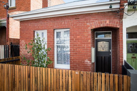 White Room Apartments - New Castle Holiday 0