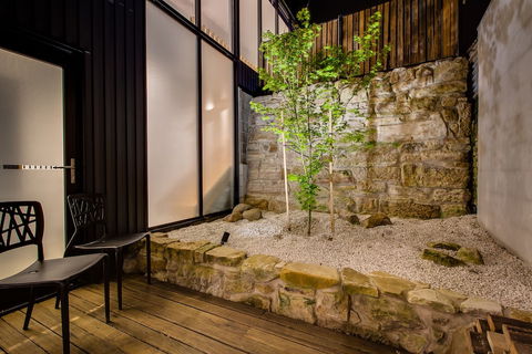 White Room Apartments - New Castle Holiday 3