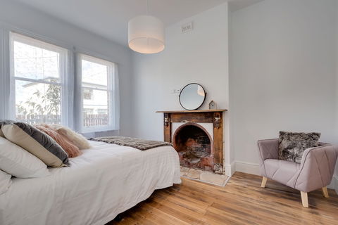 White Room Apartments - New Castle Holiday 4