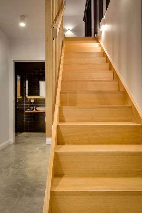 White Room Apartments - New Castle Holiday 1