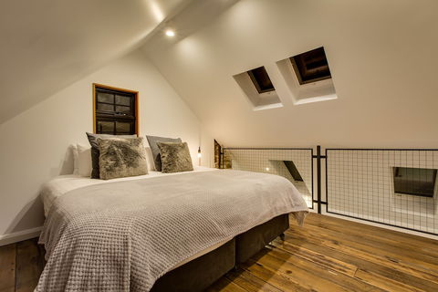 White Room Apartments - New Castle Holiday 6