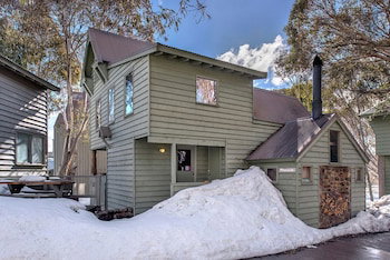 Pinnacle - New Castle Holiday 0