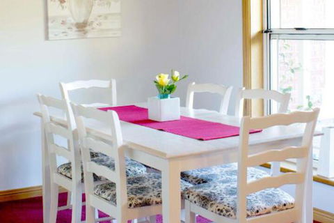 Bed & Breakfast At Tiffanys - New Castle Holiday 5