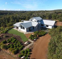 The White House at Wallcliffe Farms - New Castle Holiday
