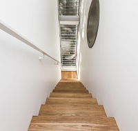 Two Storey Lux Apartment Near CBD - New Castle Holiday
