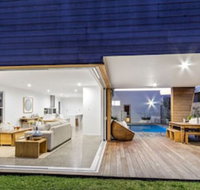 Luxe House Tweed Coast Holidays  - New Castle Holiday