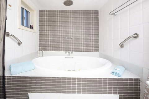 La Casa - New Castle Holiday 6