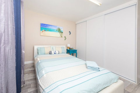 La Casa - New Castle Holiday 2