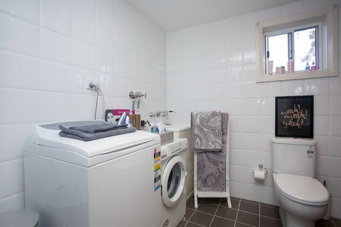 La Casa - New Castle Holiday 1