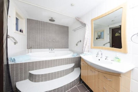 La Casa - New Castle Holiday 0