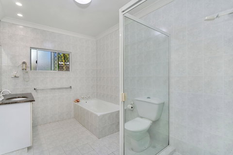 Trinity Retreat At Costa Royale - New Castle Holiday 5