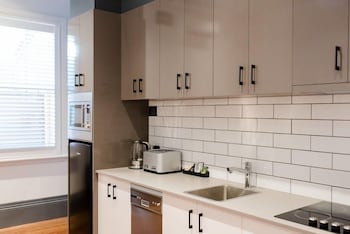 Bespoke On Main - New Castle Holiday 2