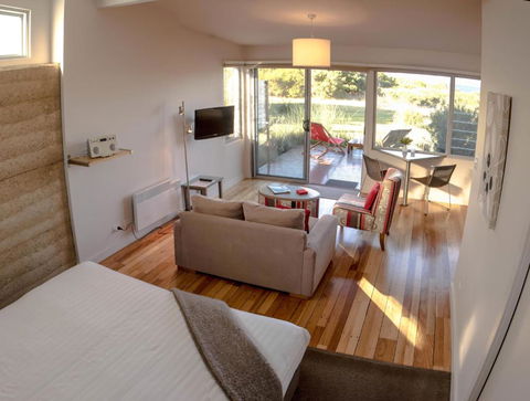 Eagle Peaks At Freycinet - New Castle Holiday 2