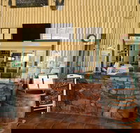 Parry Creek Farm Tourist Resort  Caravan Park - New Castle Holiday