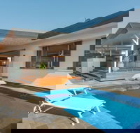 Kaylani Beach Houses - New Castle Holiday