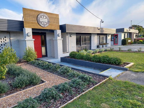Anchor Wheel Motel - New Castle Holiday 1