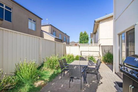 The Residence - New Castle Holiday 5