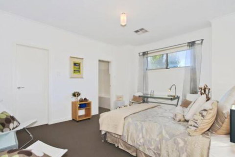 The Residence - New Castle Holiday 1