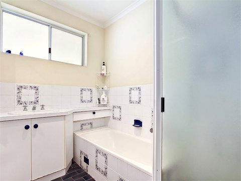 Sun & Sea - New Castle Holiday 1