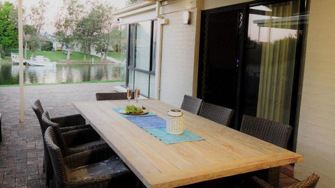 Waterfront Getaway In Sussex - New Castle Holiday 3