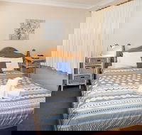 Central Park 7 - the convenience of location  the warmth of comfortable living - New Castle Holiday